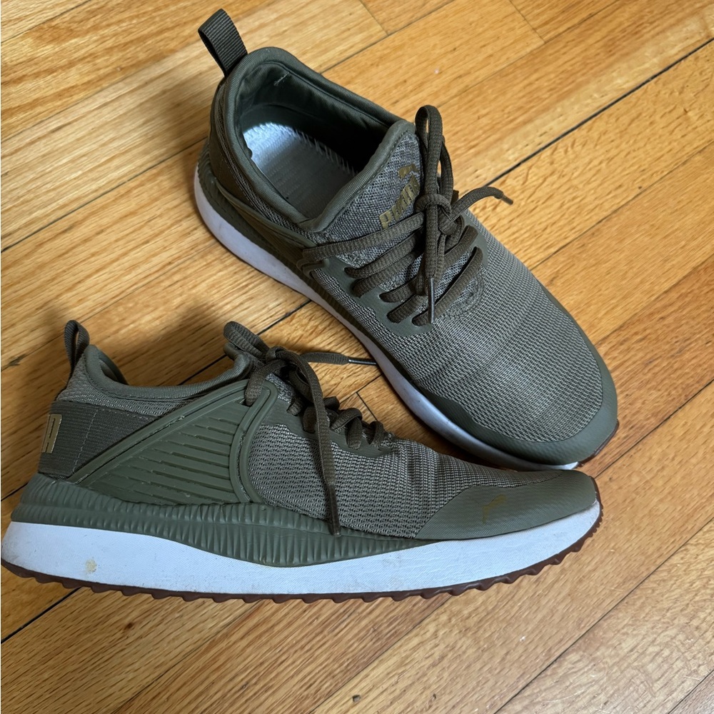 Puma Green Athletic Sneakers Lightweight Size 7